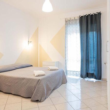 Nuovo Appartamento Beige Bari Buitenkant foto