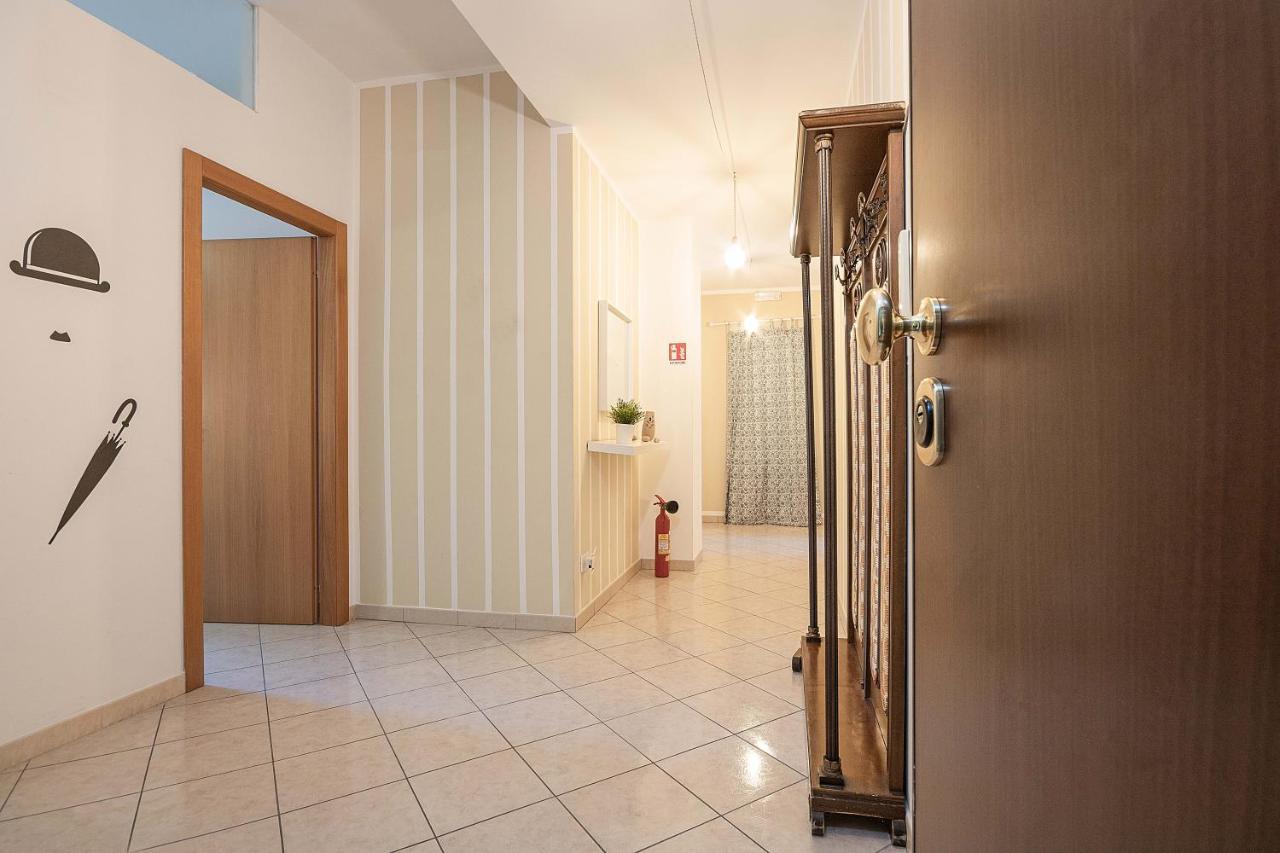 Nuovo Appartamento Beige Bari Buitenkant foto